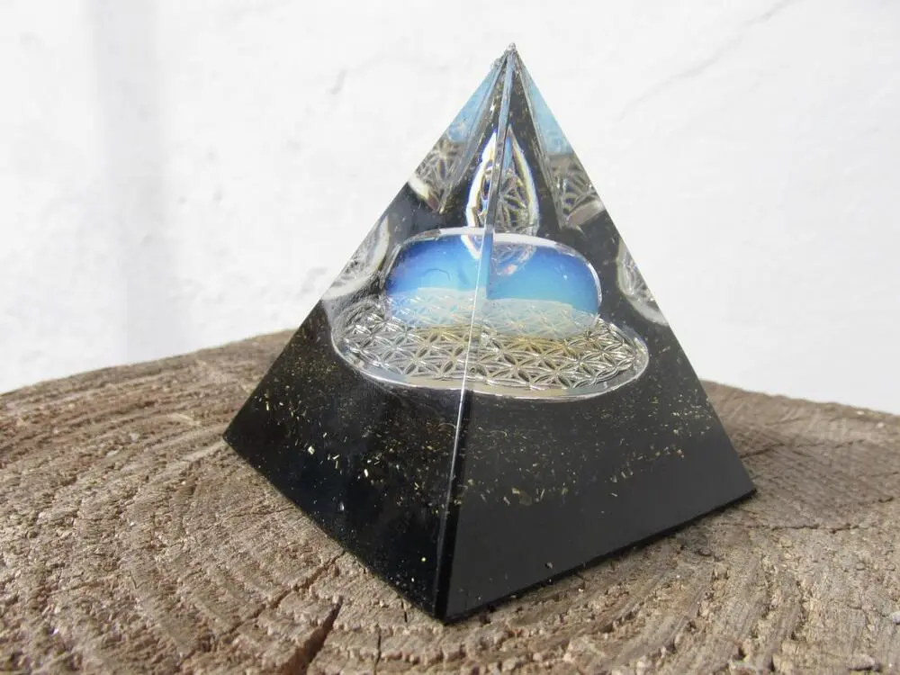 "Květ života & Ženskost" , orgonit pyramida 