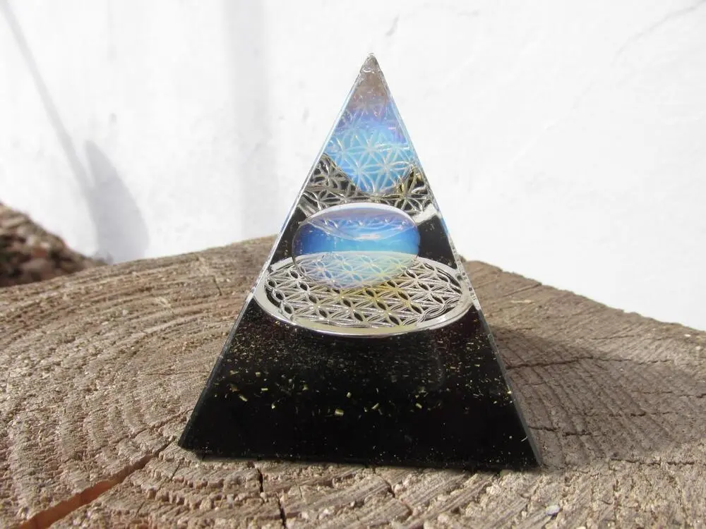 "Květ života & Ženskost" , orgonit pyramida 