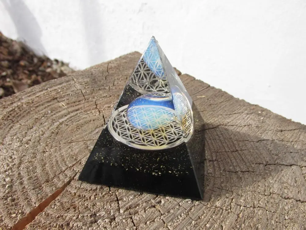 "Květ života & Ženskost" , orgonit pyramida 