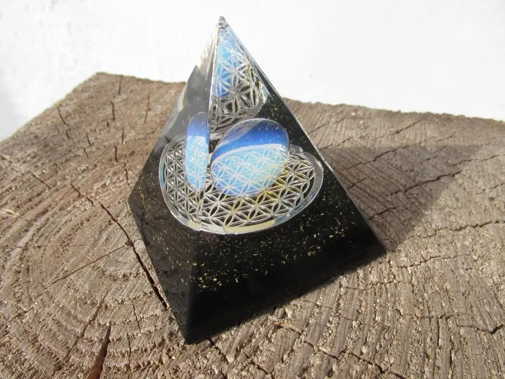 "Květ života & Ženskost" , orgonit pyramida 