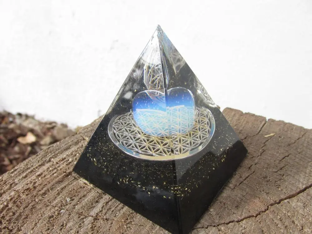 "Květ života & Ženskost" , orgonit pyramida 