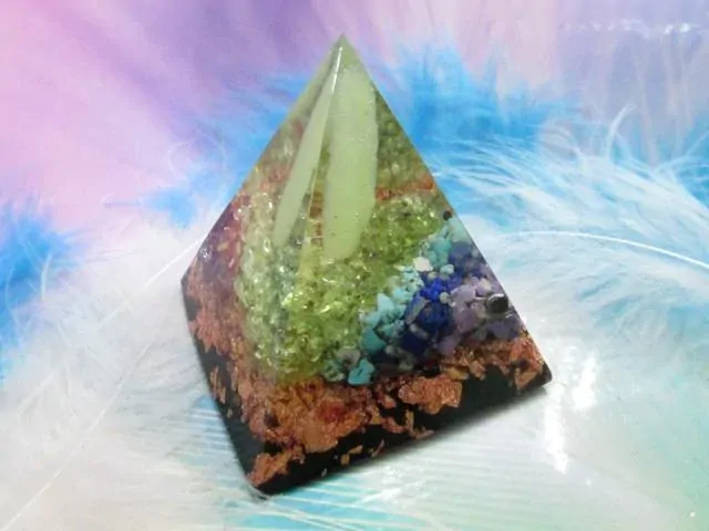 Orgonit Pyramida "Světlo pro čakrový systém" dosah 5 metrů