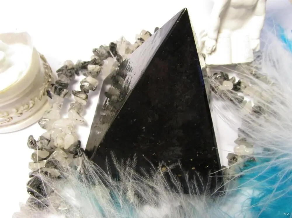 Orgonitová pyramida se surovým šungitem a šungitovým pudrem 6x6cm