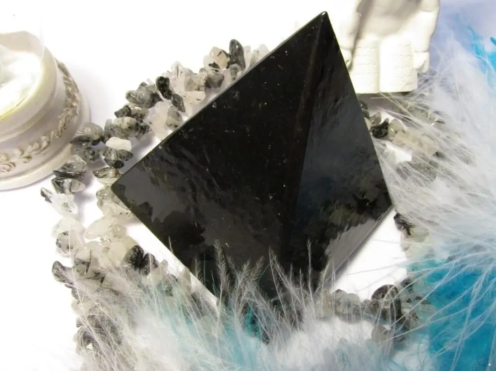 Orgonitová pyramida se surovým šungitem a šungitovým pudrem 6x6cm
