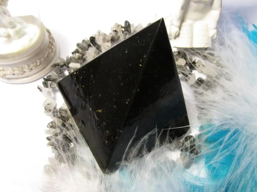 Orgonitová pyramida se surovým šungitem a šungitovým pudrem 6x6cm