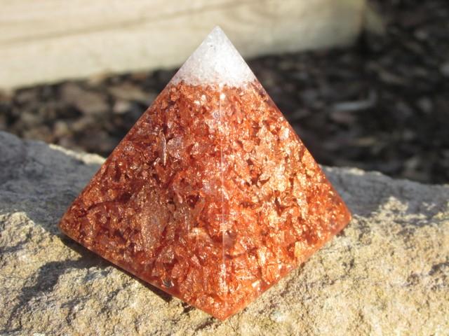 "Čistá láska" orgonit pyramida, dosah cca 6 metrů