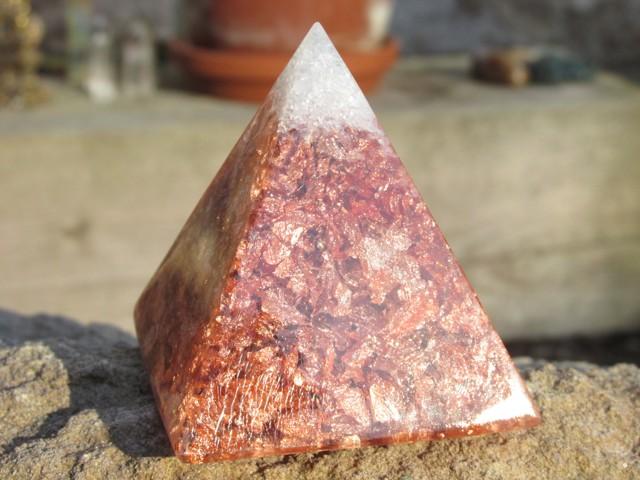 "Čistá láska" orgonit pyramida, dosah cca 6 metrů