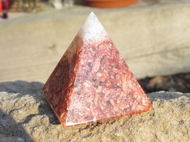 "Čistá láska" orgonit pyramida, dosah cca 6 metrů