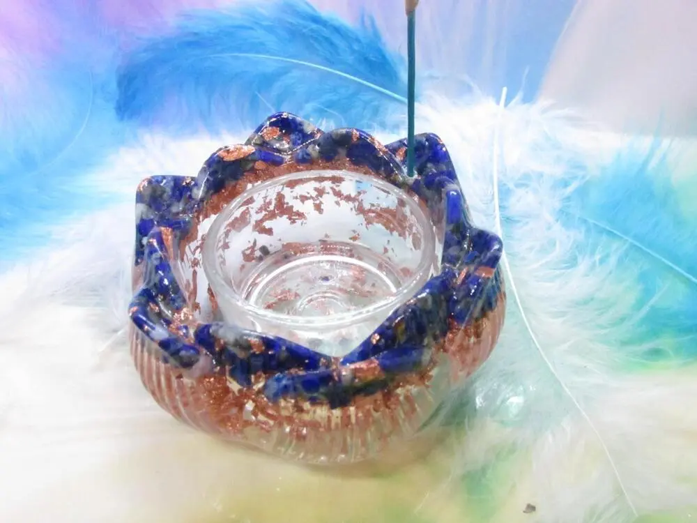 Orgonit Lotosový květ - 3v1 svícen, stojan na vonné tyčinky - Inspirující Lapis Lazuli