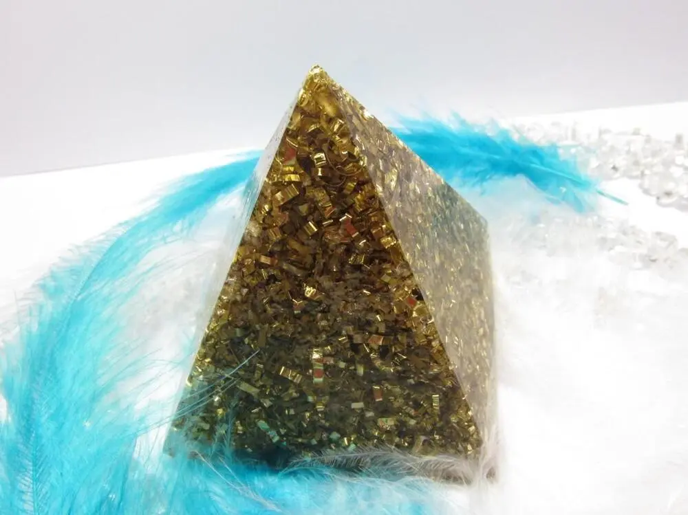 DÁREK k nákupu - Orgonitová pyramida ve své nejčistější podobě 6x6cm