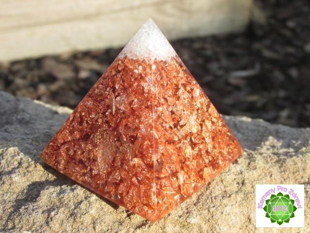 Dárek k nákupu nad 1.200,- "Čistá láska" orgonit pyramida, dosah cca 6 metrů