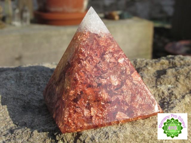 Dárek k nákupu nad 1.200,- "Čistá láska" orgonit pyramida, dosah cca 6 metrů