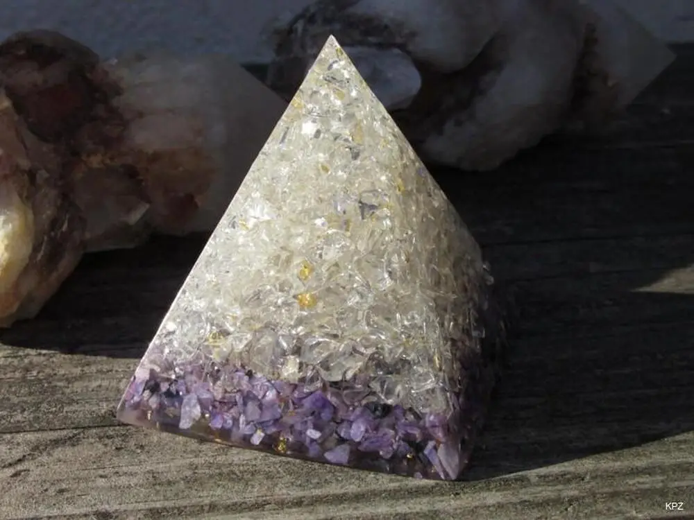 Orgonit Pyramida "Křišťálová čakra" dosah 5 metrů