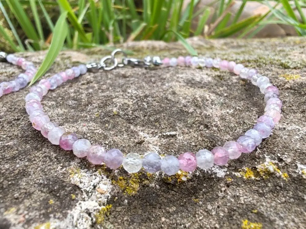"Šepot Jednorožce" - náramek Kámen jednorožců - Unicorn stone, broušené kuličky