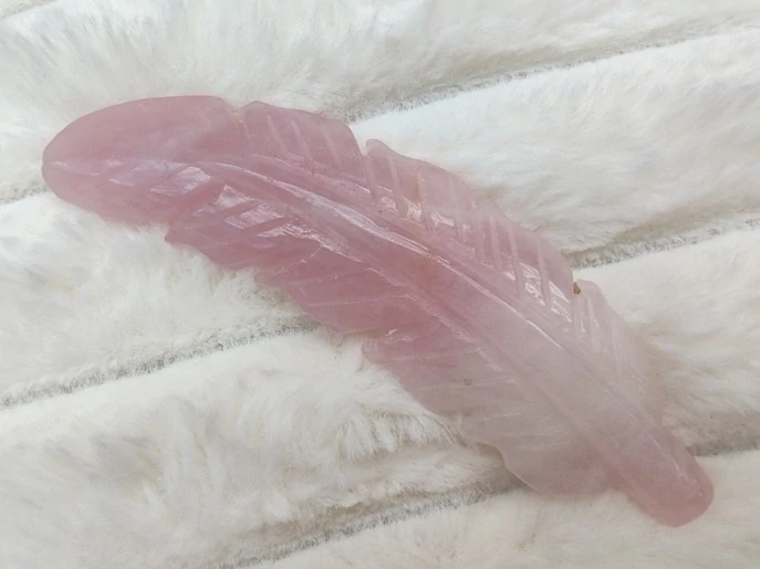 Vyřezávané růženínové pírko - Talisman lásky, něhy a aromaterapie *2