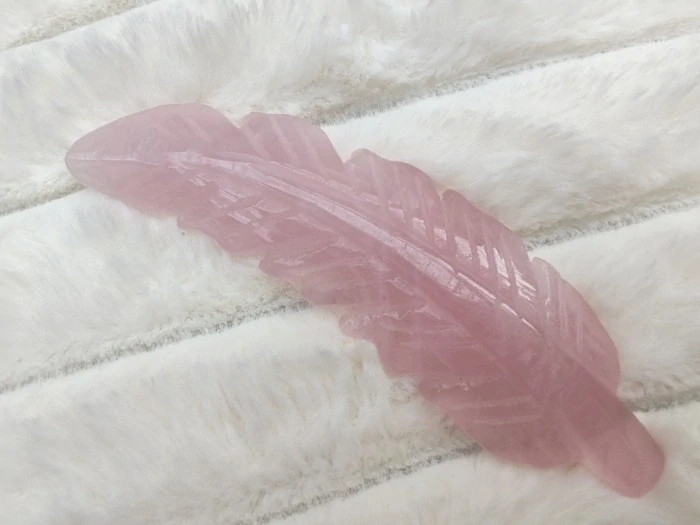 Vyřezávané růženínové pírko - Talisman lásky, něhy a aromaterapie *4