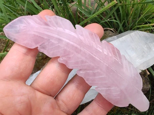 Vyřezávané růženínové pírko - Talisman lásky, něhy a aromaterapie *7