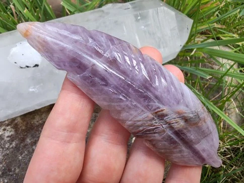 Pírko z ametystového achátu – Andělský talisman harmonie, vhledu a bezpečí *3