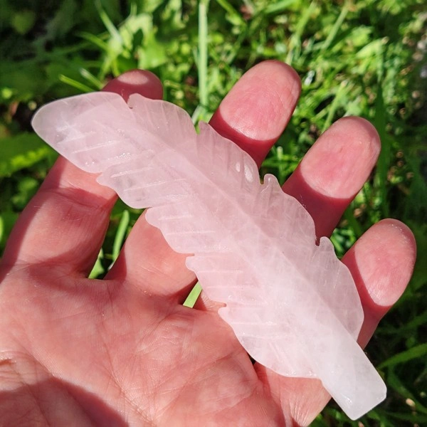 Vyřezávané růženínové pírko - Talisman lásky, něhy a aromaterapie *10