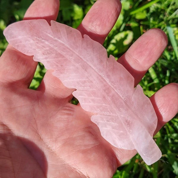 Vyřezávané růženínové pírko - Talisman lásky, něhy a aromaterapie *12