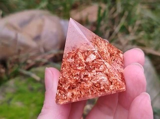 "Čistá láska" orgonit pyramida, dosah cca 4 metry