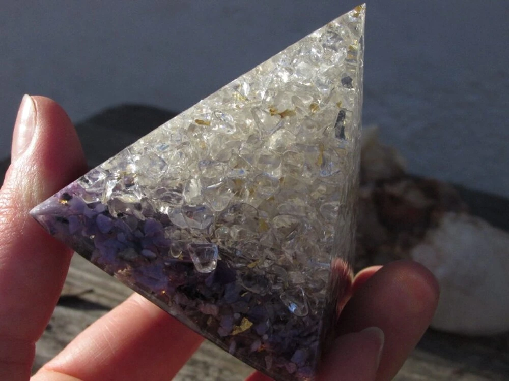 Orgonit Pyramida "Křišťálová čakra" dosah 5 metrů