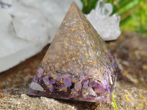 Orgonit Pyramida "Křišťálová čakra" dosah 5 metrů