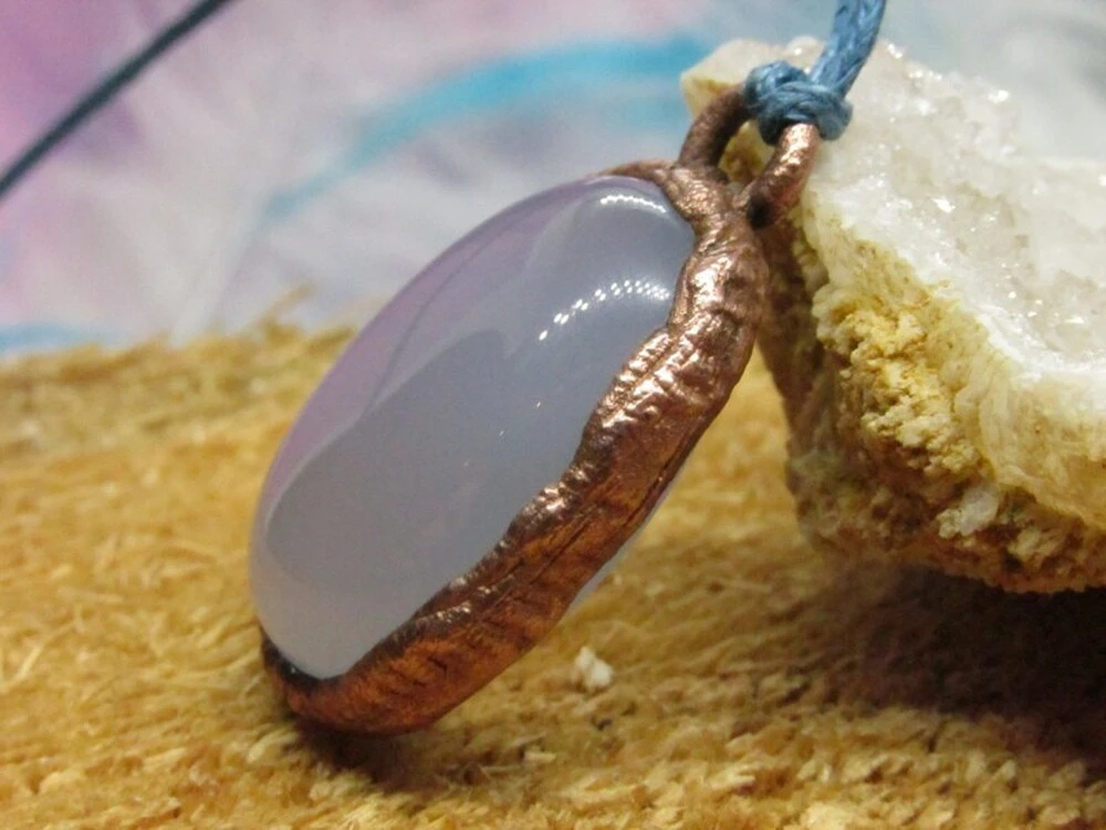 Amulet "Duši upokojí" - modrý chalcedon