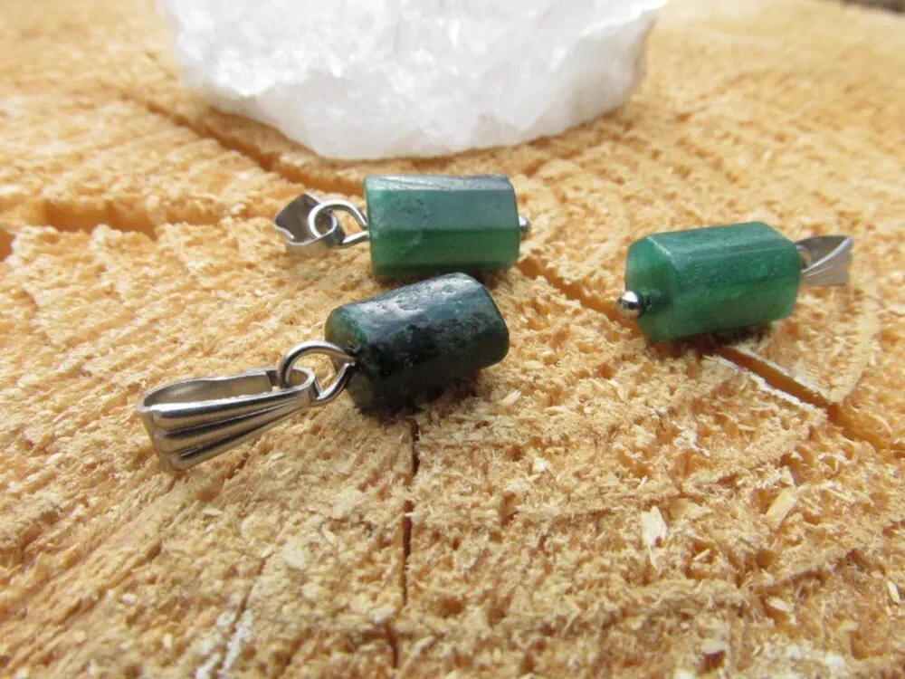 Smaragdový přívěsek - obdélníček broušený, 10 x 5mm