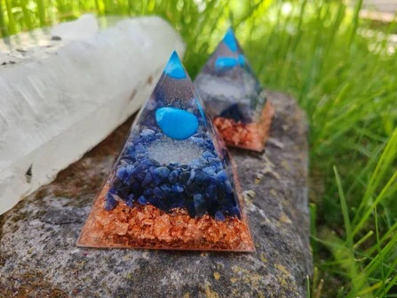 DÁREK k nákupu "Pro hluboké meditace a sny" II, orgonitová pyramida, dosah cca 5metrů