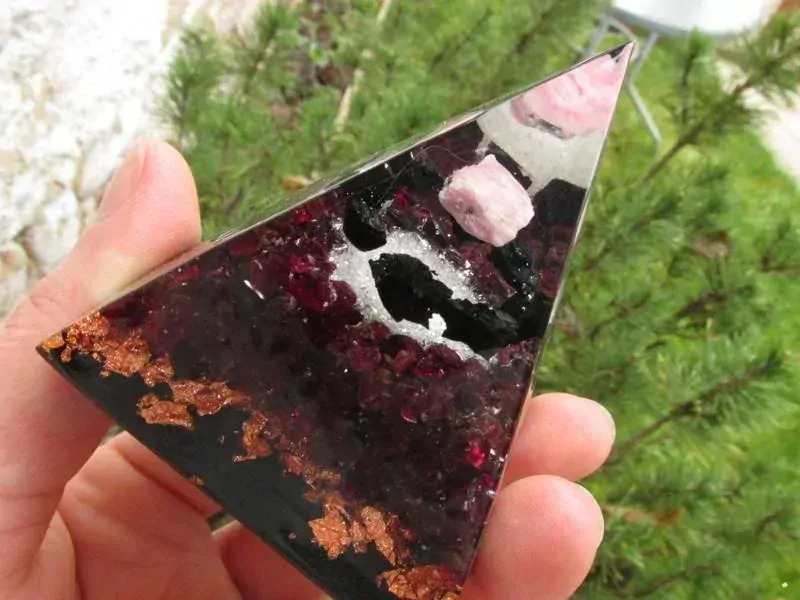 Orgonitová pyramida - Aktivace 1. čakry "Počátek & Ukotvení & Kořeny"