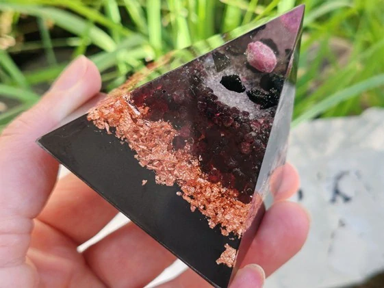 Orgonitová pyramida - Aktivace 1. čakry "Počátek & Ukotvení & Kořeny"