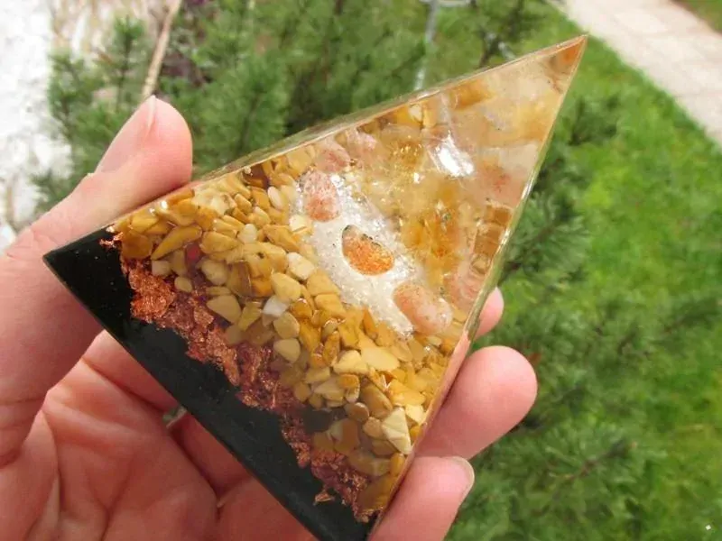 Orgonitová pyramida - Aktivace 3. čakry "Sebeúcta & Vůle & Transformace"