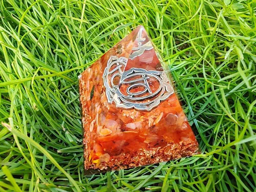 Orgonitová pyramida "Já cítím" - sakrální čakra