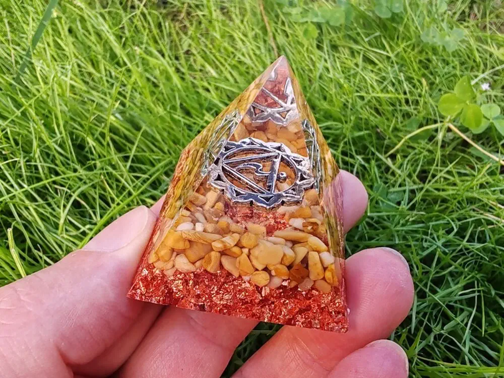 Orgonitová pyramida "Já dělám" - čakra Solar Plexus