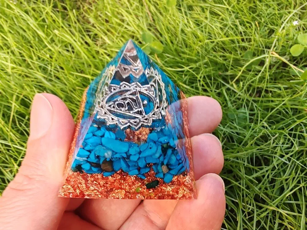 Orgonitová pyramida "Já mluvím" - krční čakra