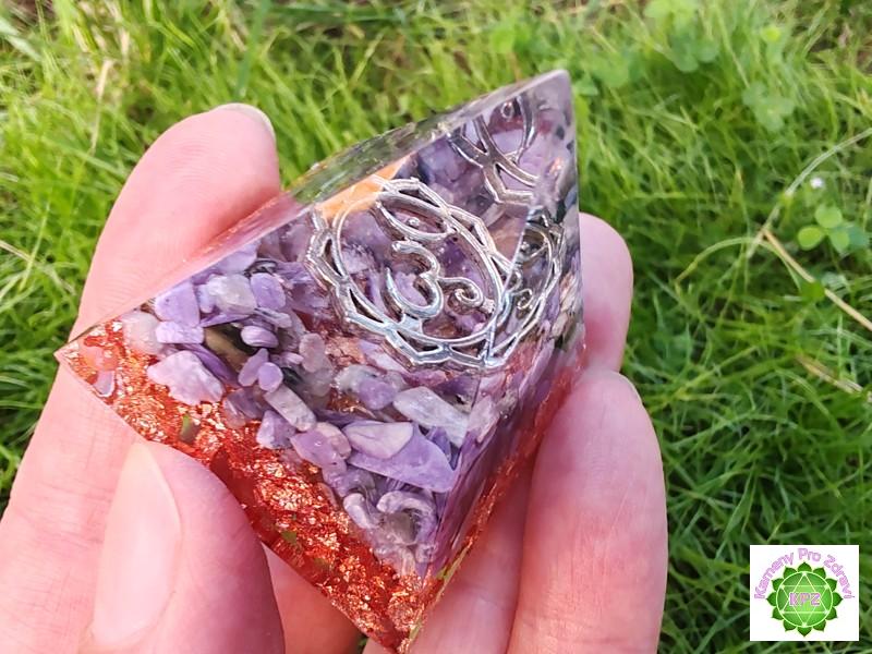 Orgonitová pyramida "Já vím" - korunní čakra