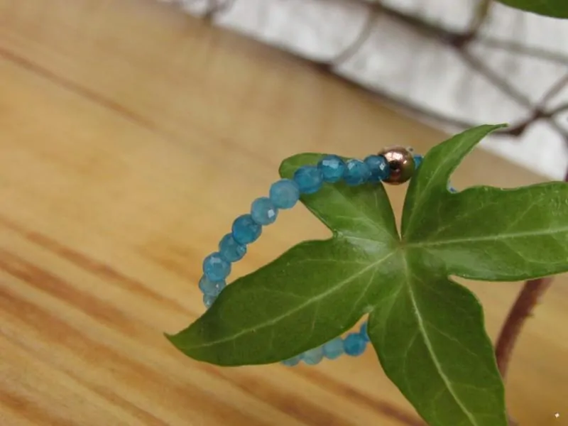 Prsten - Modrý apatit - kuličky broušené 1,5mm - "Přináším radost"