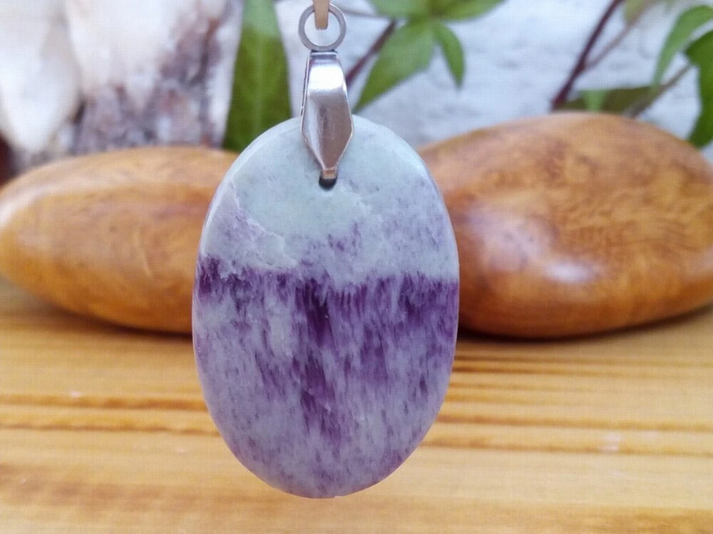 Přívěsek kammererit - Dárce štědrosti a hojnosti, kabošon *04