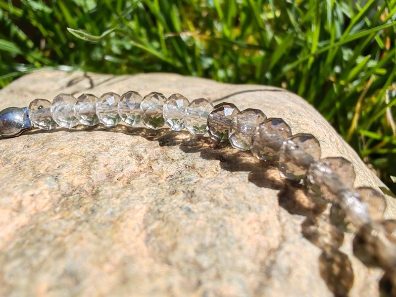 Náramek Záhněda broušené rondelky - "Spojení se světem za oponou"