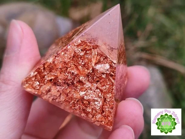 Orgonit - Dárek k nákupu nad 500,-"Čistá láska" orgonit pyramida, dosah cca 4 metry