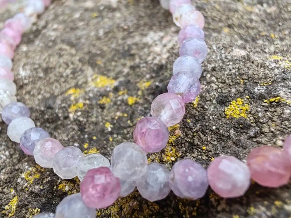 "Šepot Jednorožce" - náramek Kámen jednorožců - Unicorn stone, broušené kuličky