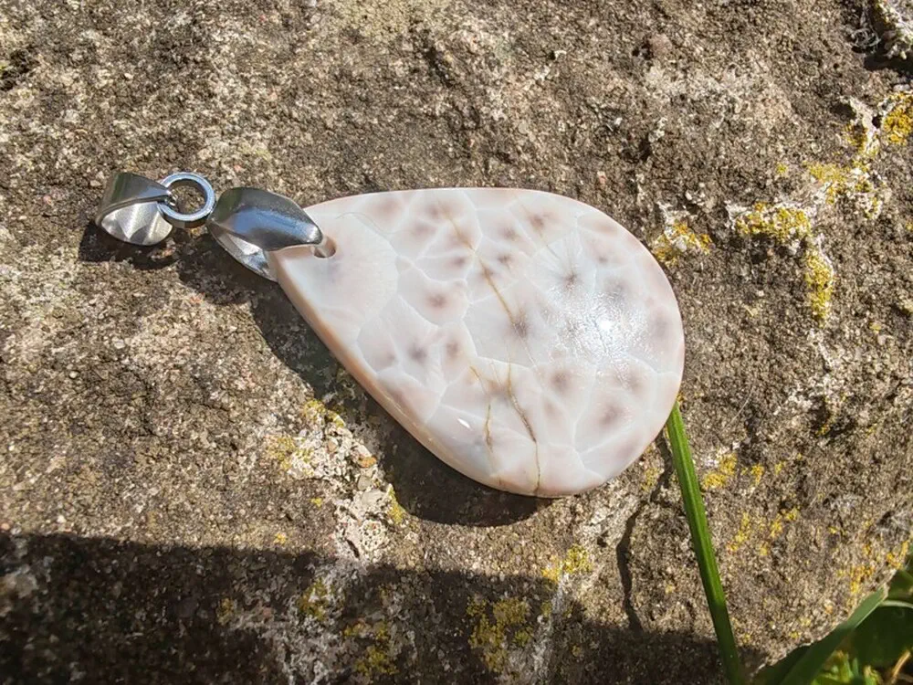 "Něžná perla Atlantidy" - růžový larimar přívěsek kabošon *1