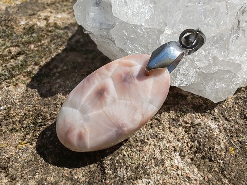 "Něžná perla Atlantidy" - růžový larimar přívěsek kabošon *2