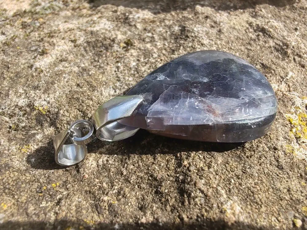 "Osvícení s lehkostí" - přívěsek Iolit se slunečním kamenem *8
