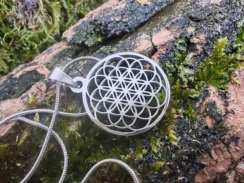 Nerezový amulet Květ života – Symbol harmonie a jednoty (včetně řetízku)