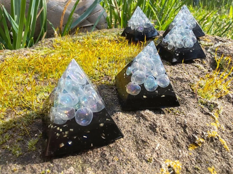 "Světlo v temnotě" Orgonitová mini pyramidka Andělská aura & Šungit