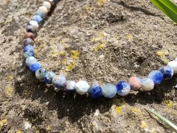 "Maják intuice" - náhrdelník sodalit broušené kuličky, 3,2mm
