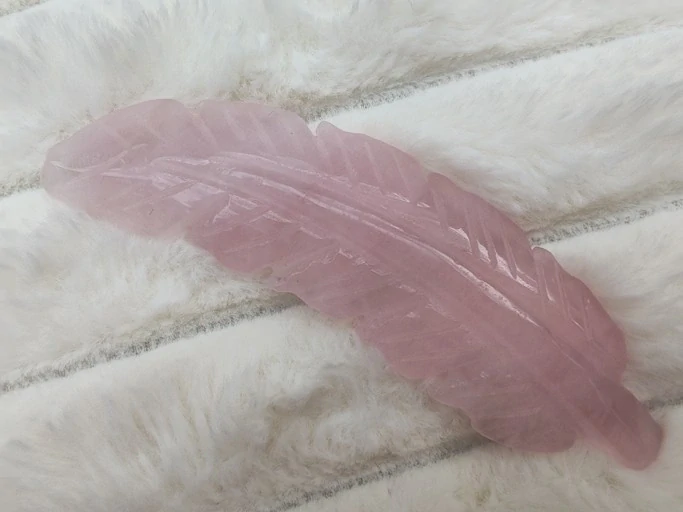 Vyřezávané růženínové pírko - Talisman lásky, něhy a aromaterapie *3