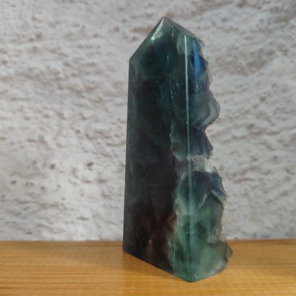 Přírodní fluoritový obelisk s krystalickou dutinou – zelenomodrý minerální hrot *2